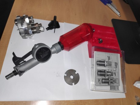Vendo kit completo de adaptación al calibre 32 SW Long WC para prensa Lee Pro 1000. Incluye:
- Juego de 00