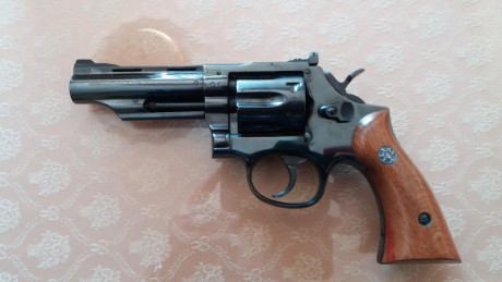 Buenas a todos.
Vendo revólver Llama Comanche I en calibre .22 lr.
Está en buenas condiciones y dispara 01