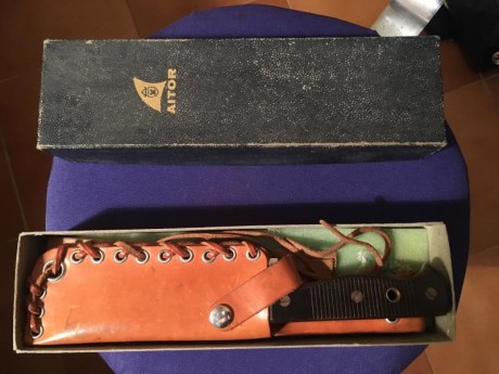 Buenas compañeros,por causas que no vienen al tema soy propietario de este cuchillo,buscando por los foros 51