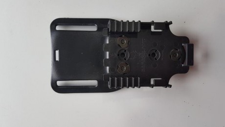 Vendo. Vendido se puede cerrar.
Rail adaptador Surefire MR08, para poder adaptar una linterna con sistema 11