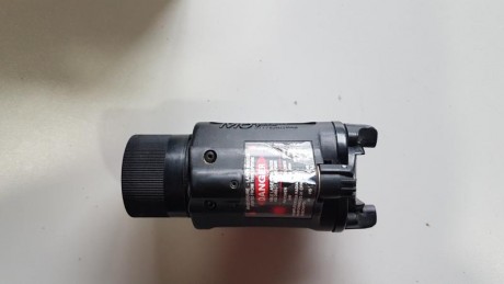 Vendo. Vendido se puede cerrar.
Rail adaptador Surefire MR08, para poder adaptar una linterna con sistema 20