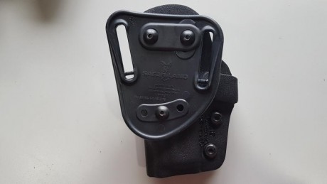 Vendo funda de tipo paisano Safariland para USP Compact. 
20€ mas gastos de envío, está en Madrid 02