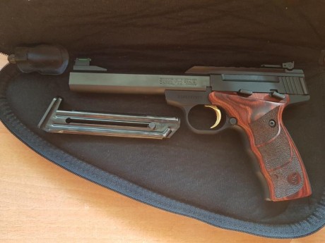 Buenas, vendo una browning del calibre 22 l.r. en muy buenas condiciones, la verdad que ya llevo tiempo 01