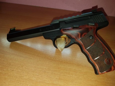 Buenas, vendo una browning del calibre 22 l.r. en muy buenas condiciones, la verdad que ya llevo tiempo 00