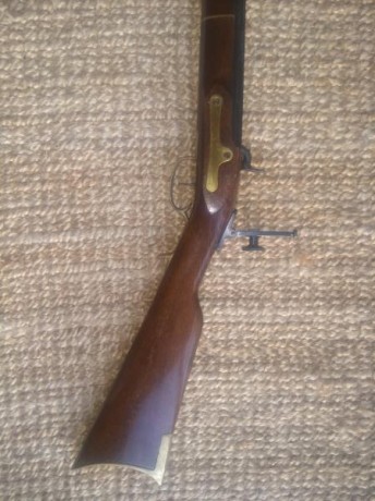 :wink: Vendo rifle Kentucky cal 45, marca Jukar en buen estado con diopter y turquesa de bolas. 150€.
 02