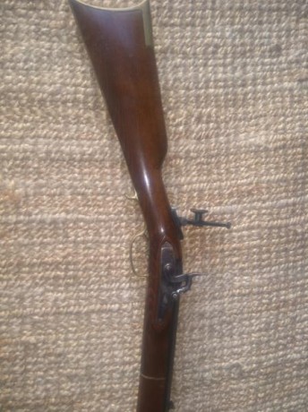 :wink: Vendo rifle Kentucky cal 45, marca Jukar en buen estado con diopter y turquesa de bolas. 150€.
 00