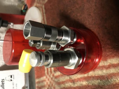 Hola vendo DIES 444 nuevos, apenas usados , marca Lee, 
35 euros ya en destino peninsular o 30 Eur en 00