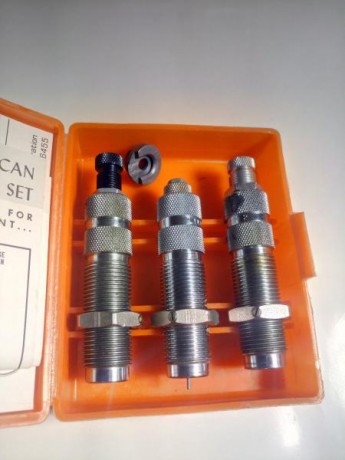 Juego de tres dies, con shell holder incluido, Lyman. Sin estrenar.
50€ + envío 00