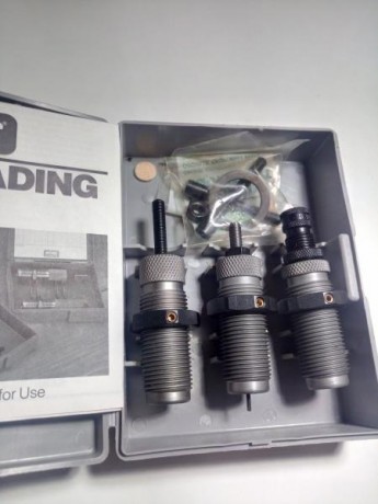 Dies RCBS 38/357, con sus accesorios y shell holder.
50€+envío 00