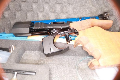 Vendo pistola Match Guns MG2E, calibre 22 electrónica, para competir a 25 m, en perfecto estado de conservación 02