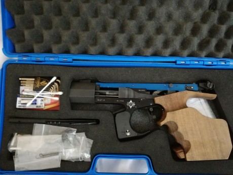 Vendo pistola Match Guns MG2E, calibre 22 electrónica, para competir a 25 m, en perfecto estado de conservación 00
