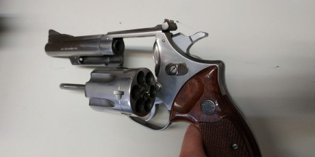 Hola! Vendo un revólver Astra de 357 en  4", acero inoxidable . Esta guiado A, siempre ha estado 00