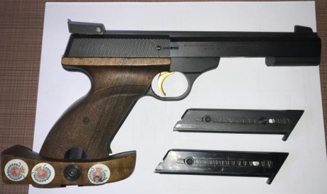 Hola y gracias por leer este anuncio.

Pongo a la venta una pistola Browning .22LR.

Tiene 2 cargadores 02