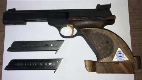 Hola y gracias por leer este anuncio.

Pongo a la venta una pistola Browning .22LR.

Tiene 2 cargadores 12
