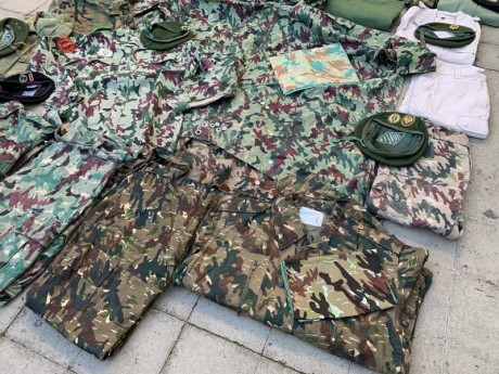 Compro material antiguo como mimetas, chupìtas, trajes de salto, boinas, ponchos, emblemas y todo lo relacionado 30
