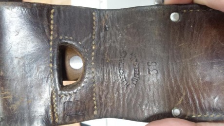 Hace poco un amigo me la enseñó, me dijo que llegó a sus manos hace ya tiempo y le gustaría saber de que 01