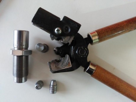 Vendo turquesa del calibre 44 , sirven también para el 44-40 y 444 marlin los plomos pesan 200 grains 02