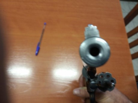 Hola buenas estaria interesado en cambiar este revolver llama del calibre 22lr por unas cachas anatomicas 01