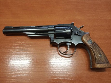 Hola buenas estaria interesado en cambiar este revolver llama del calibre 22lr por unas cachas anatomicas 00