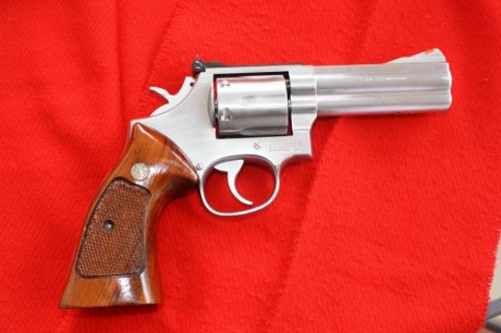 Vendo pistola Beretta 9 MM Parabellum  precio  500 € tasas incluidas,  Muy pocos tiros y en perfecto estado 22