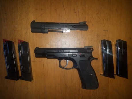 Vendo mi Pistola cz 75b de 9mm con 2 cargadores de capacidad de 15 cartuchos, mas el kit kadet 2 calibre 01