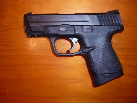 Vendo Smith-Wesson MP COMPACT 9 mm pb. 
Guiada con licencia A. Se puede guiar en F.
Capacidad 12+1.
Se 00