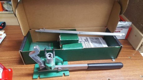 Saludos, mi amigo Jaime, ha decidido vender su  empistonador de mesa, marca RCBS , que esá casi nuevo, 00