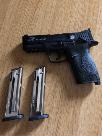 Vendo pistola Smith Wesson calibre 22 compact casi nueva perfecto estado solo disparo 2 cajas de municion 00