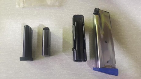 Vendo cuatro cargadores, Tesro TS22 nuevo sin estrenar 40 euros, carabina Onena de 9 m/m Largo 30 euros, 01