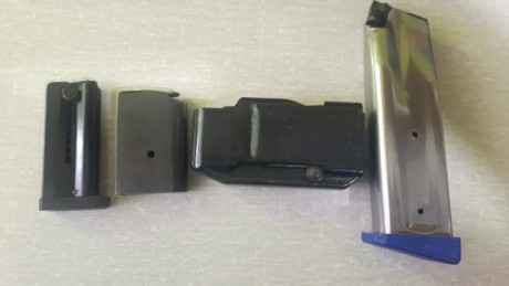 Vendo cuatro cargadores, Tesro TS22 nuevo sin estrenar 40 euros, carabina Onena de 9 m/m Largo 30 euros, 00