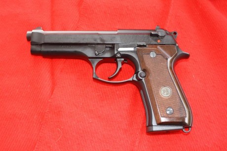 VENDO PISTOLA BERETA 92F  9 m/m EN PERFECTO ESTADO
        POR CESE DE ACTIVIDAD  PRECIO  500 € NEGOCIABLES 01