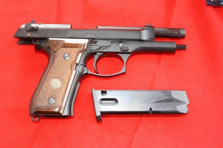 VENDO PISTOLA BERETA 92F  9 m/m EN PERFECTO ESTADO
        POR CESE DE ACTIVIDAD  PRECIO  500 € NEGOCIABLES 00