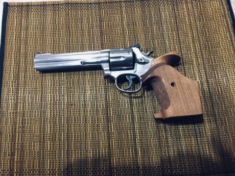 Por cese de actividad se vende hammerli sp 20 del 22lr con dos cachas de diestro , talla m y  talla L 01