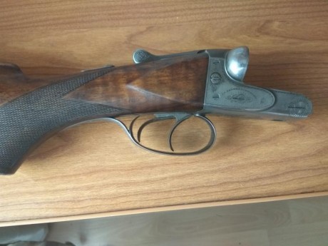 Vendo escopeta jp sauer sohn suhl ,Calibre 12. Precio a convenir. En la foto se puede ver. El arma se 11