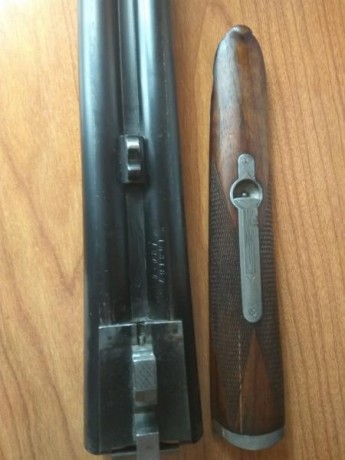Vendo escopeta jp sauer sohn suhl ,Calibre 12. Precio a convenir. En la foto se puede ver. El arma se 10