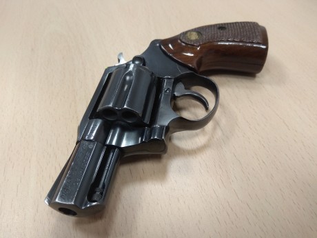 Vendo revólver Mauser 38 Special, cañón de 2 pulgadas. 
Adjunto cachas de goma en el precio.
El arma se 02