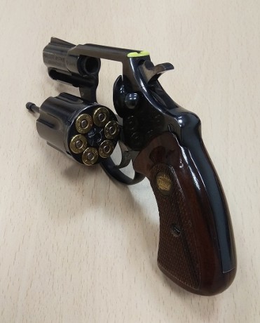 Vendo revólver Mauser 38 Special, cañón de 2 pulgadas. 
Adjunto cachas de goma en el precio.
El arma se 01