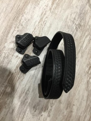Se vende glock 17 con tres cargadores y su maletín el
Arma tiene unos 300 tiros es de mi mujer se vende 01