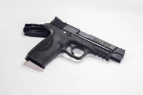 Se vende S&W MP9 PRO, tal y como se ve en las fotos está prácticamente nueva, sin apenas uso, se han 00