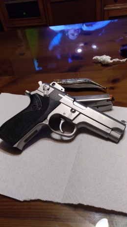 Al tema un amigo del club me pide que ponga a la venta una 9mm s&w 4" con gatillo afinado y puesta 02