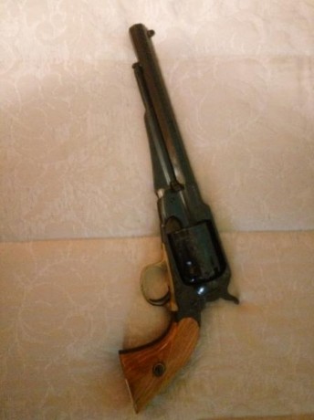Vendo revolver Santa Bárbara del calibre 44, grabado nº3. Impecable.
Afinado el disparador para el tiro
Precio: 02
