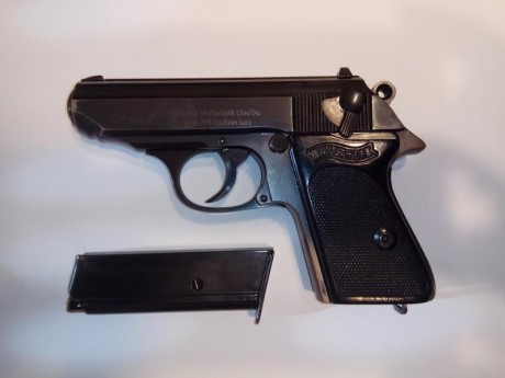 La PPK esta muy bien, funciona perfectamente, el pavon en algunos puntos está un poco desgastado, se entrega 01