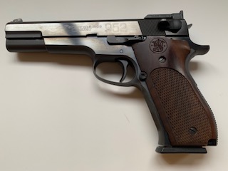 Vendo pistola S&W 952 9mm
1000€ Vendida 00