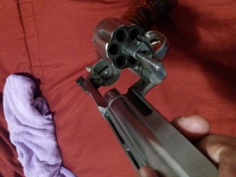 por dejar la aficion y con pesar pongo a la venta la siguiente arma.


Revolver Dan Wesson con 3 cañones. 10