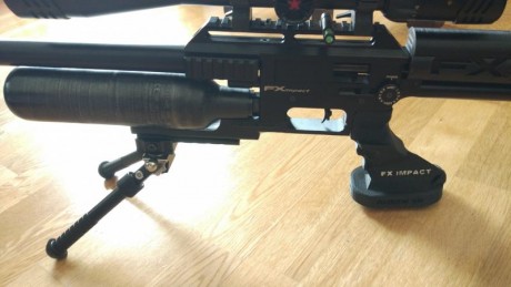 Pues eso un riel adelantado para poder colocar el bipode mas adelantado y ganar mas" palanca "
Es 02