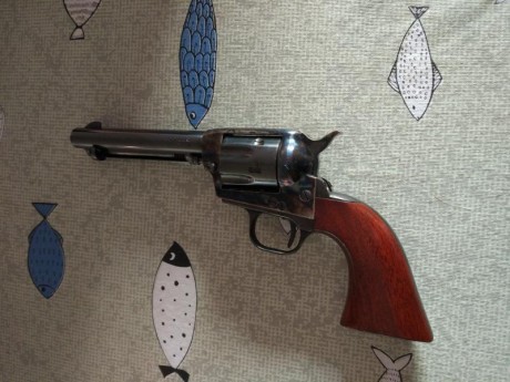 Buenas,

Pongo a la venta este revolver réplica Uberti en calibre 22.
Es de un amigo mio pero lo tengo 01