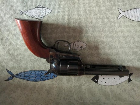 Buenas,

Pongo a la venta este revolver réplica Uberti en calibre 22.
Es de un amigo mio pero lo tengo 11