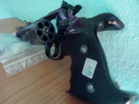 Buenos días, vendo revolver LLAMA OLIMPIC calibre .38 en perfecto estado y magnifica agrupación. También 00