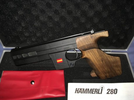 Vendo Hammerli 280 del calibre 22 en muy buen estado. Muy poco uso, sin grietas ni golpes. Cacha mediana. 10