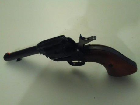 Buenos días, un amigo me pide que le ponga a la venta un revolver marca schmict ostheim/rhoen  de calibre 10